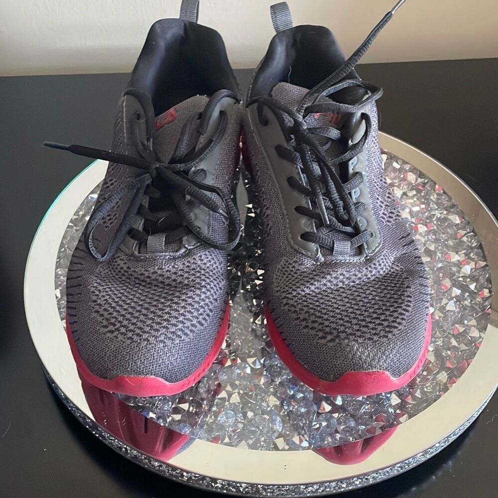 Men’s fila grey red mesh flexible running athletic sneakers flawed size 9.5 - Picture 10 of 14